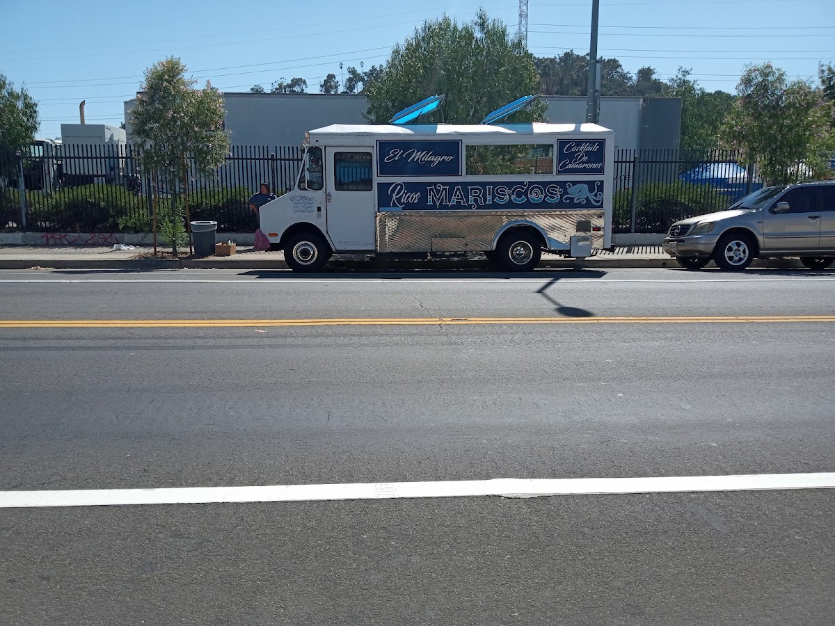 El Milagro St - Sea Food Truck Photos 2